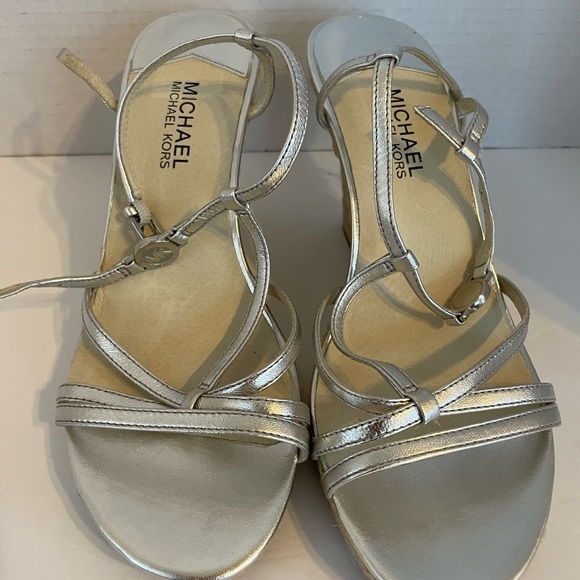 Michael Kors Women's Kami T Strap wedge silver sandals size 10 NIB - Picture 3 of 7